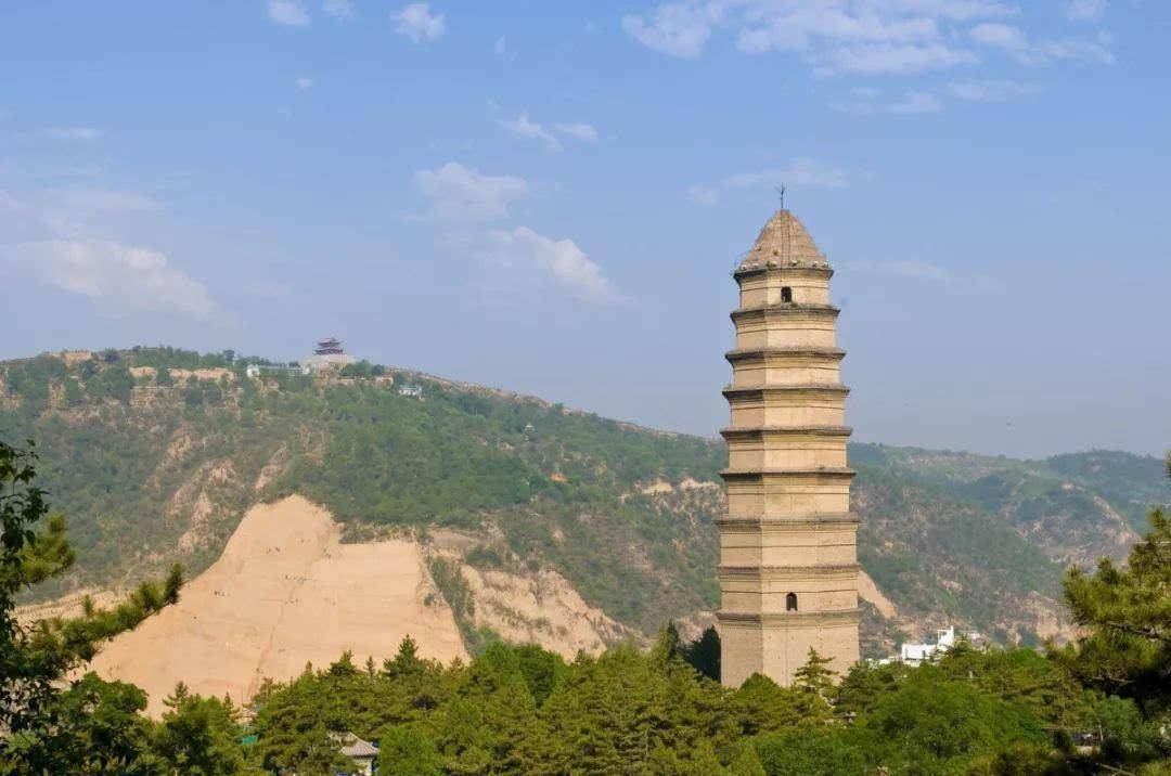 夕阳下的古城墙,古装演员遥望故乡的思乡之情